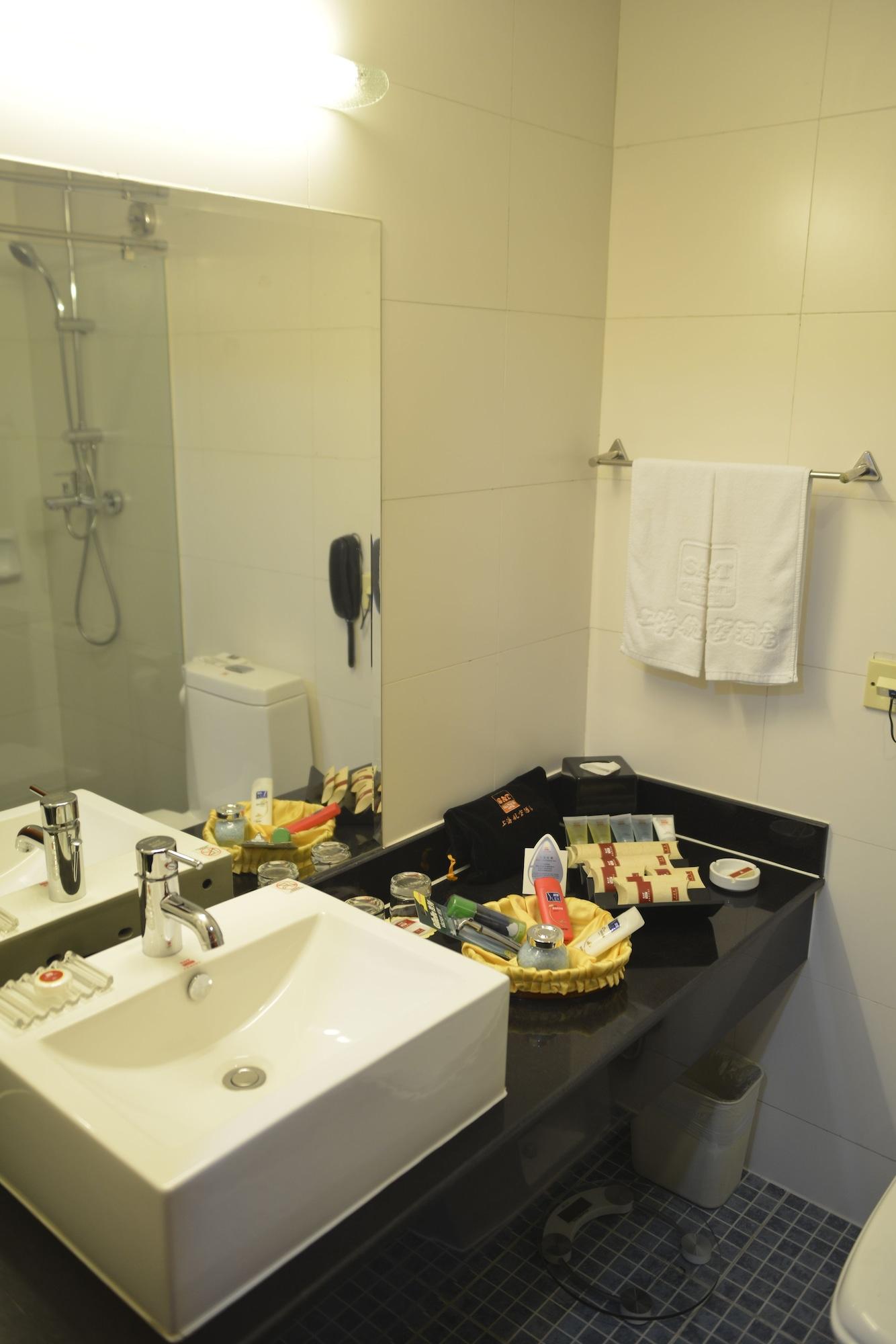 Hotel Airlines Travel 4*
